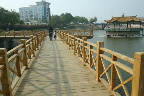 公园仿木栏杆建造