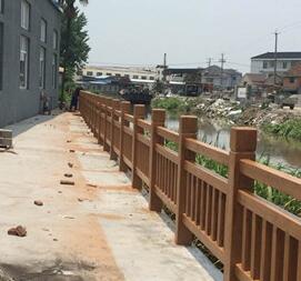 仿木栏杆施工现场