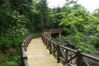 重庆仿木护栏搭建