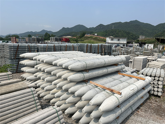 重庆河堤仿木桩厂家