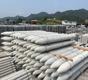 河堤仿木桩兼顾防护与景观的河堤设施